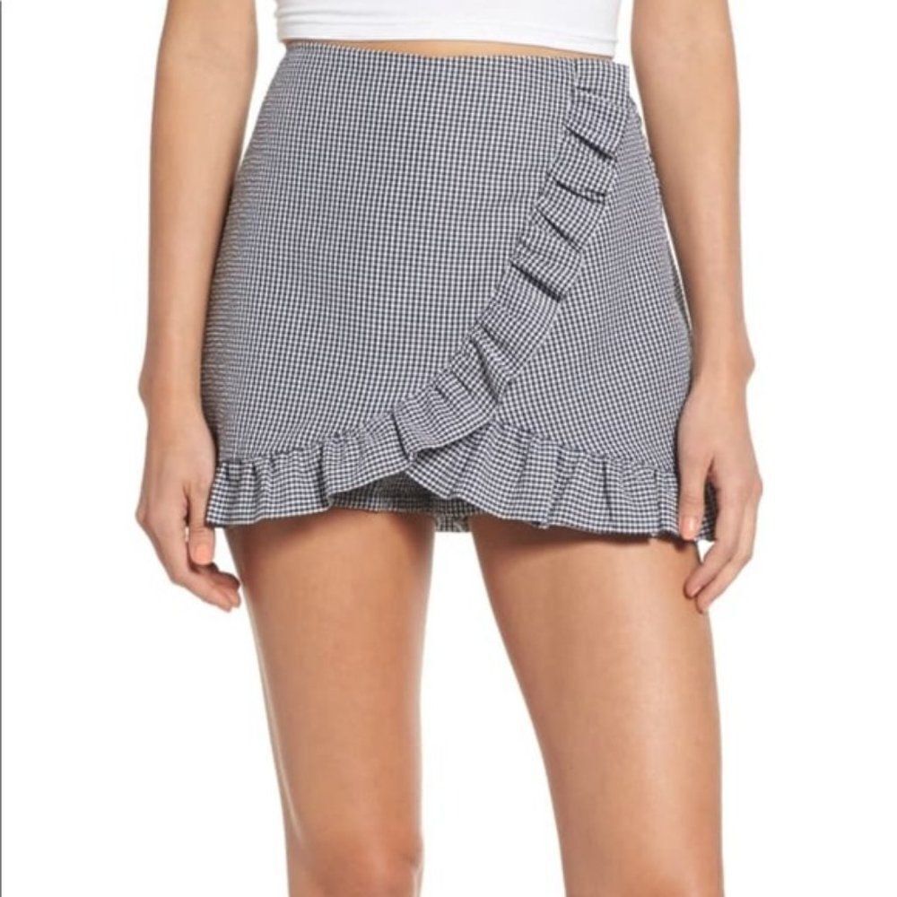 Mimi Chica Ruffle Trim Gingham skirt - size Medium in Black/White.